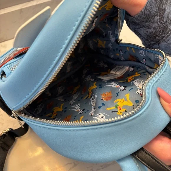 NWOT Disney Parks Exclusive 2018 Retired Disney Dogs Loungefly Backpack - Picture 4 of 9